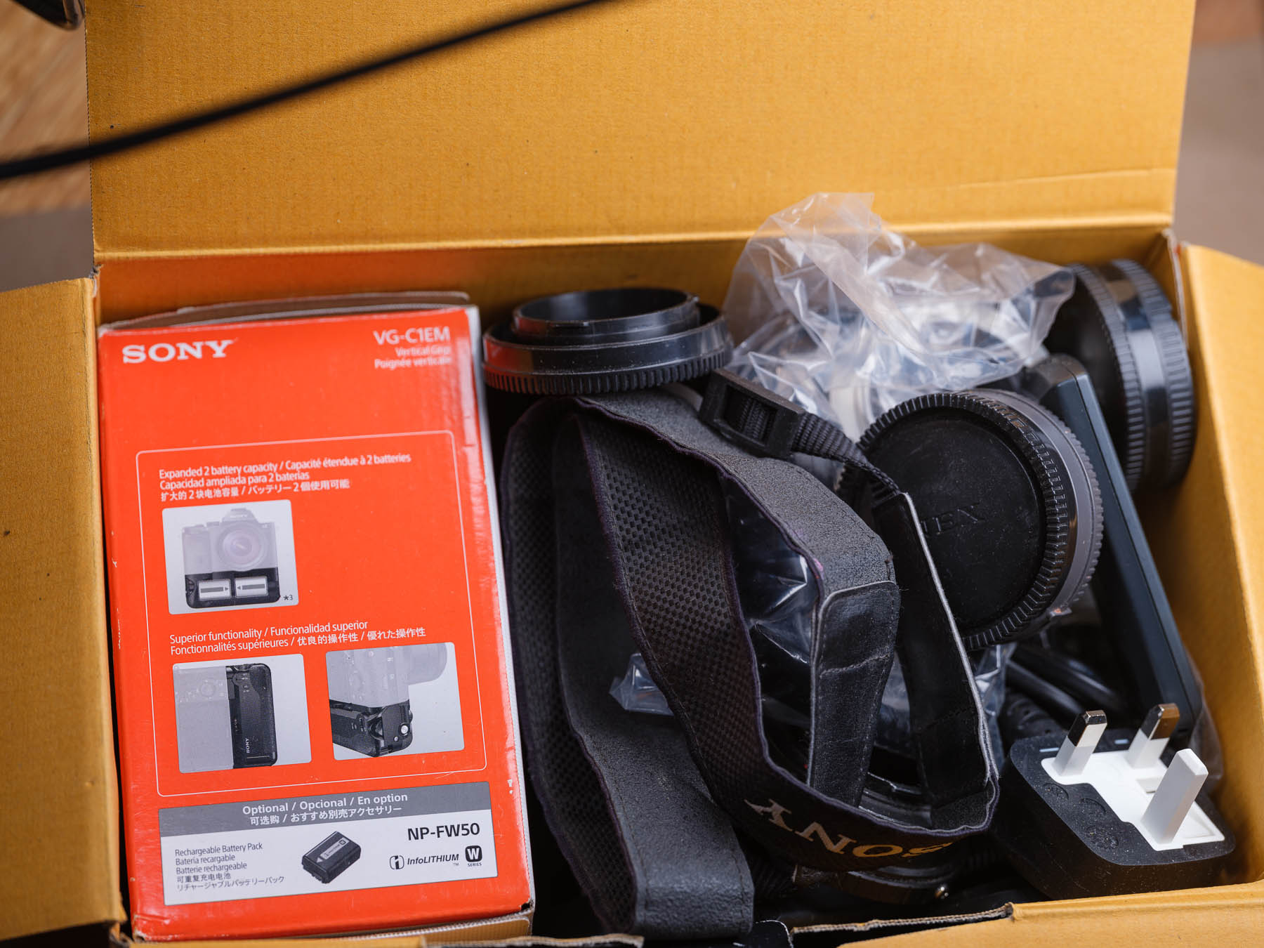 SONY a7s battery grip w/ NP-FW50 batteries & chargers